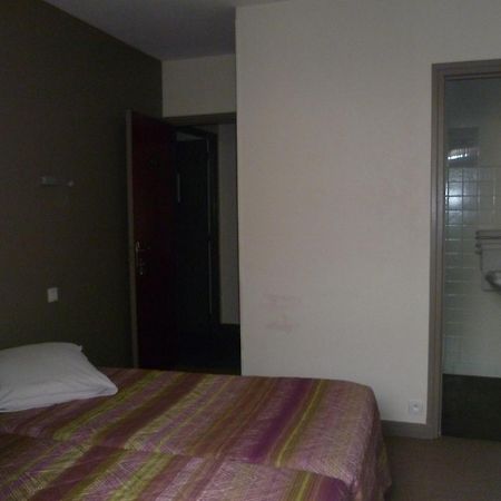 Hotel Du Port Конкарно Екстериор снимка