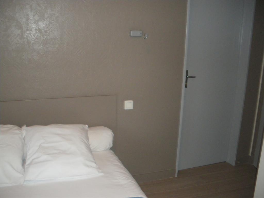 Hotel Du Port Конкарно Екстериор снимка