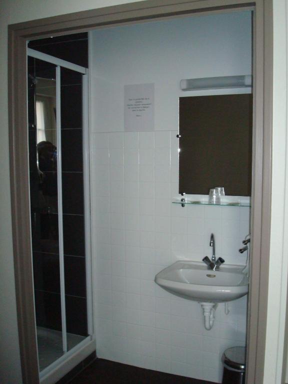 Hotel Du Port Конкарно Стая снимка